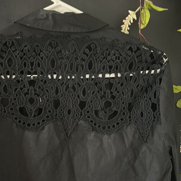 Kobi Halperin Unique Buttondown Dress‎ Shirt with crochet lace details. Size M - Picture 11 of 15